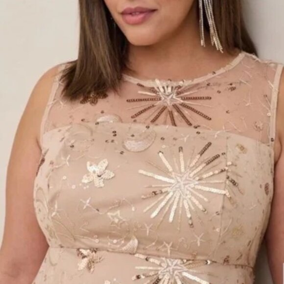 Torrid Brand Women's size 3 Rose gold Embroidered Mesh Lace Babydoll Tank NWT - Picture 3 of 8